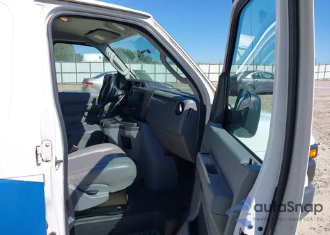 2011 Ford E-150 Commercial z USA, uszkodzony, nr VIN 1FTNE1EW3BDB39643